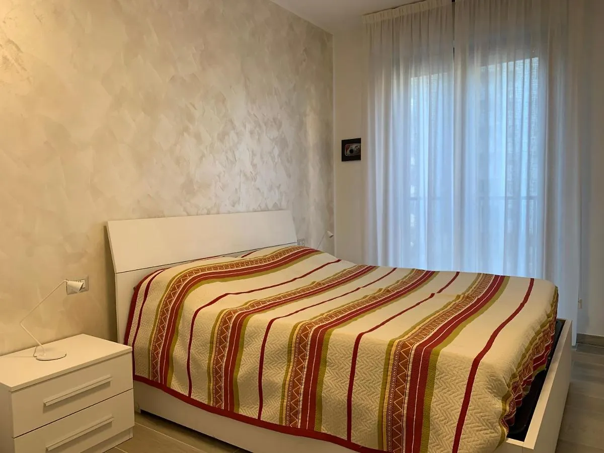 Apartamento Trilocale In Zona Bocconi/Navigli Milán 0*,  Italia